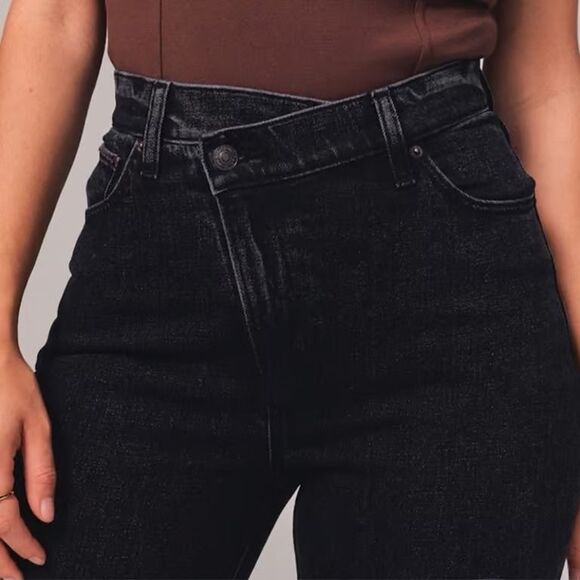 Abercrombie & Fitch The 90s Slim Straight Ultra High-Rise Crossover Waist Black - Picture 2 of 11